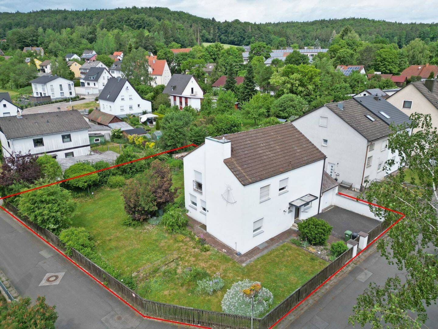 Immobilie in Neukirchen bei Sulzbach-Rosenberg - Architektenhaus (Steinkirchner) in sehr ruhiger Lage – Westterrasse, großer Garten & neue Heizung (2025) - Bild 0