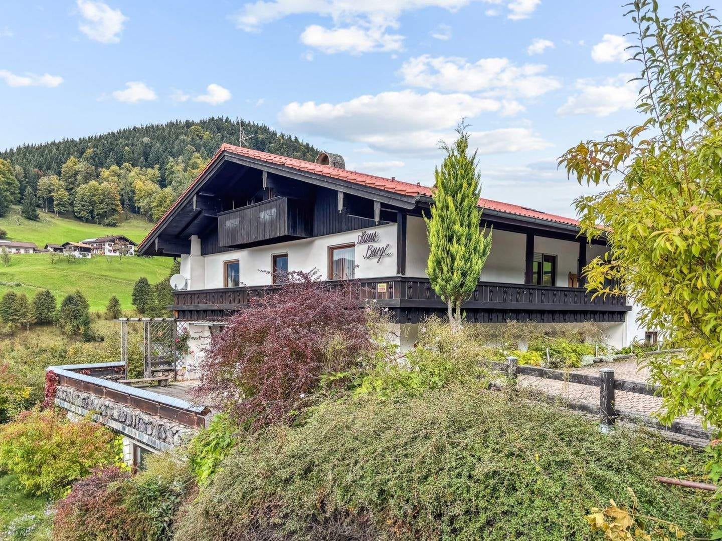 Immobilie in Berchtesgaden - Alpenpanorama inklusive - Großzügiges Wohnhaus mit vielseitigem Potenzial in traumhafter Lage - Bild 3