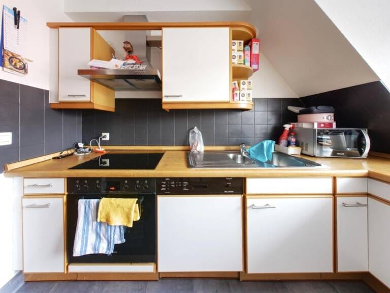 Immobilie in Beuren - Stilvolle 3-Zimmer-Maisonettewohnung mit Balkon, zwei Bädern und Stellplätzen in attraktiver Lage von Beuren (Wohn-und Geschäftshaus) - Bild 0
