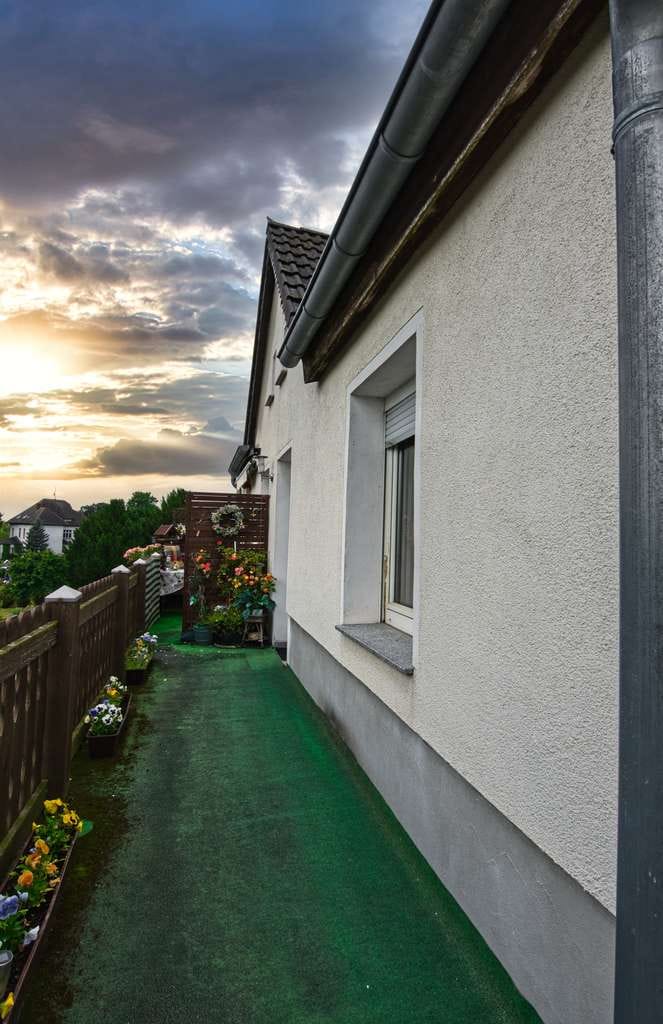 Immobilie in Gartz (Oder) - Renditehaus - Mehrfamilienhaus mit 4 Wohnungen, Nebengelass, Keller, Grundstück, Stellplätze - Bild 2