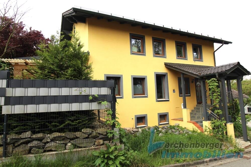 Immobilie in Landau an der Isar - **Zweifamilienhaus in Landau/Isar – Ihr neues Zuhause mit vielseitigen Möglichkeiten** - Bild 0