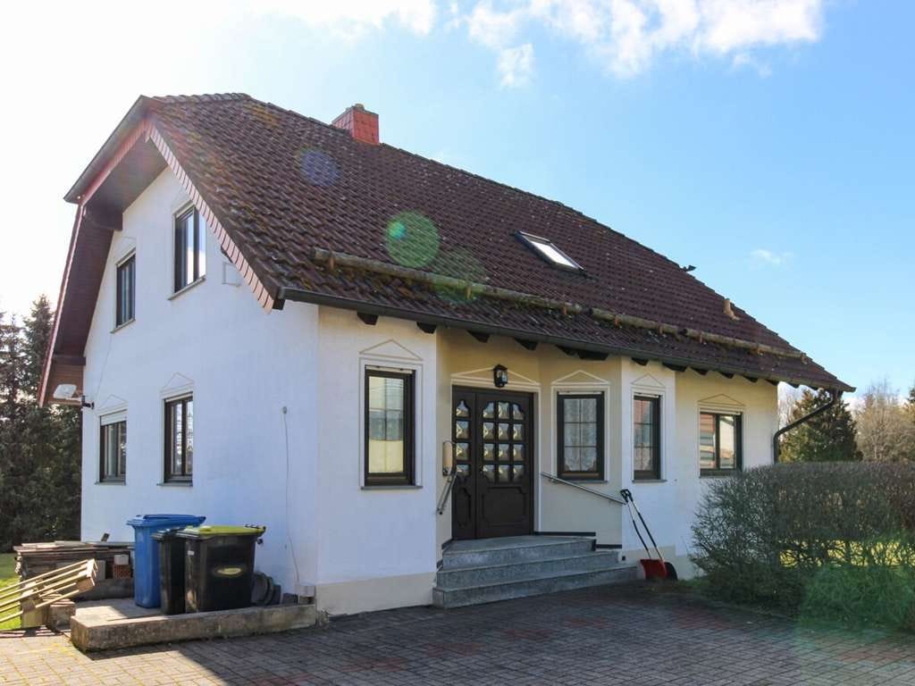 Immobilie in Frankenheim/Rhön - Großzügiges Einfamilienhaus mit Kamin und großem Grundstück in Frankenheim - Bild 1