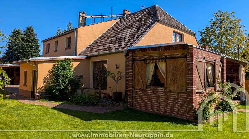 Immobilie in Temnitztal - Swimmingpool, Außenküche, Fußballplatz - großes Einfamilienhaus mit Scheune in Kerzlin - Bild 4