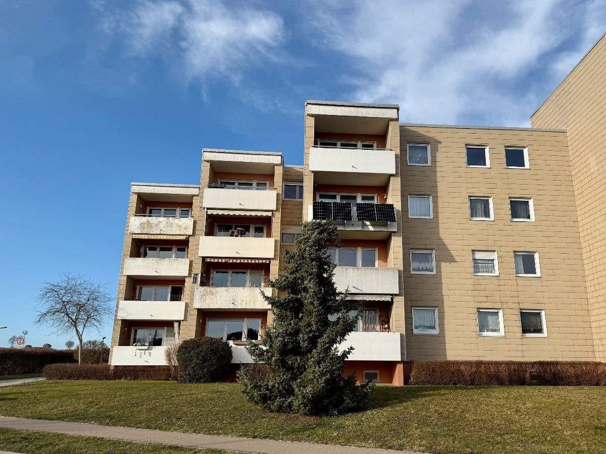 Immobilie in Blaustein - Gepflegte 2-Zimmer-Wohnung mit Balkon und Garage in ruhiger Lage - Bild 0