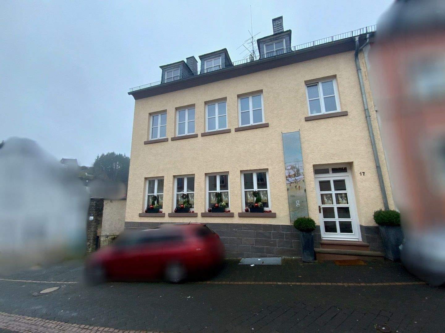 Immobilie in Waxweiler - Wohn- und Geschäftshaus in guter Lage - Bild 1
