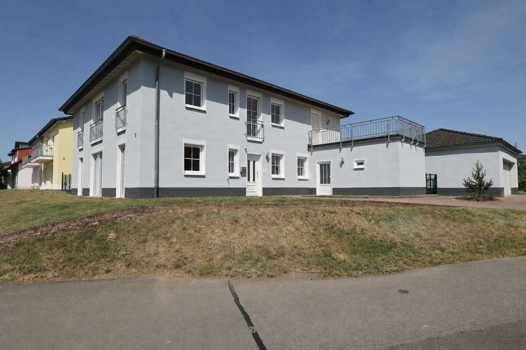 Immobilie in Mackenbach - Attraktives Wohnhaus mit zwei Einheiten  und großzügigem Raumangebot ! - Bild 0