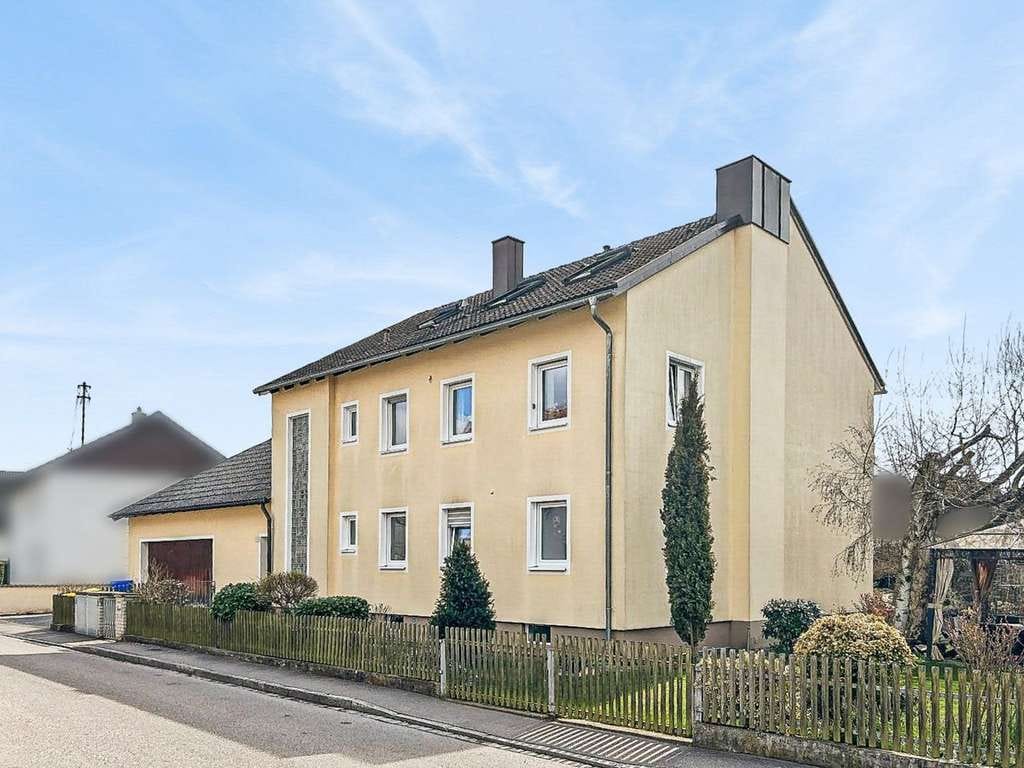 Immobilie in Schrobenhausen - Zentral gelegene Wohnimmobilie in Schrobenhausen mit stabilem Mietertrag und großem Grundstück - Bild 0