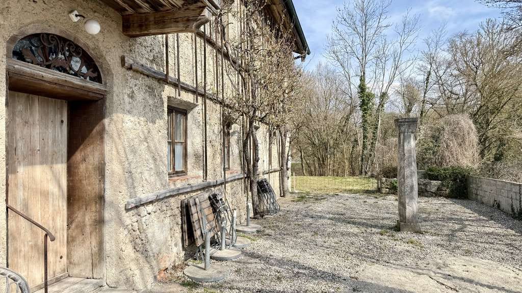Immobilie in Burghausen - Denkmalgeschützter Einfirsthof  in schöner Lage über dem Steilufer der Salzach - Bild 3