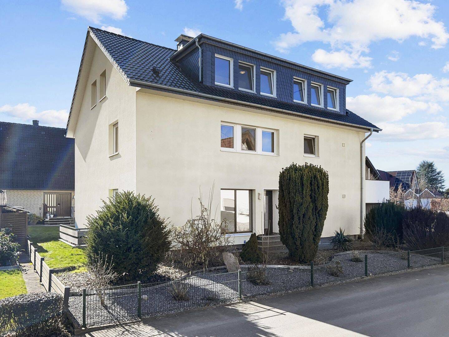Immobilie in Kirchlengern - Modernes Mehrfamilienhaus mit Erdwärmepumpe, Balkon und Terrasse! - Bild 0