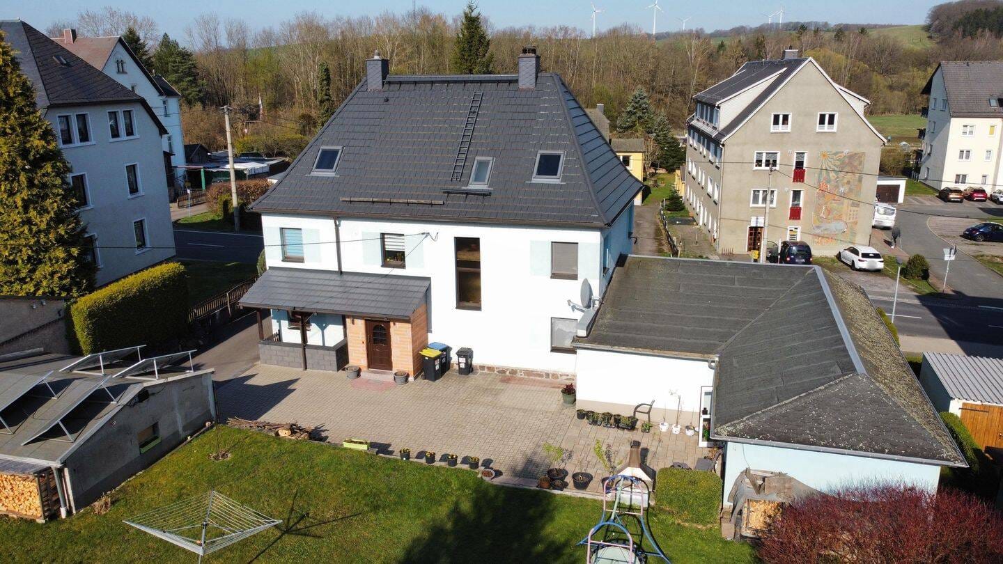 Immobilie in Lichtenberg/Erzgebirge - Großzügiges Wohnhaus mit Ausbaureserve, Nebengebäude und großem Grundstück - Bild 0