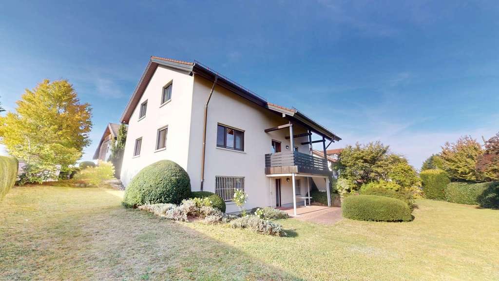 Immobilie in Marxzell - Repräsentatives Architektenhaus mit großzügigem Wohnkonzept & Südostgarten in Marxzell-Burbach - Bild 0