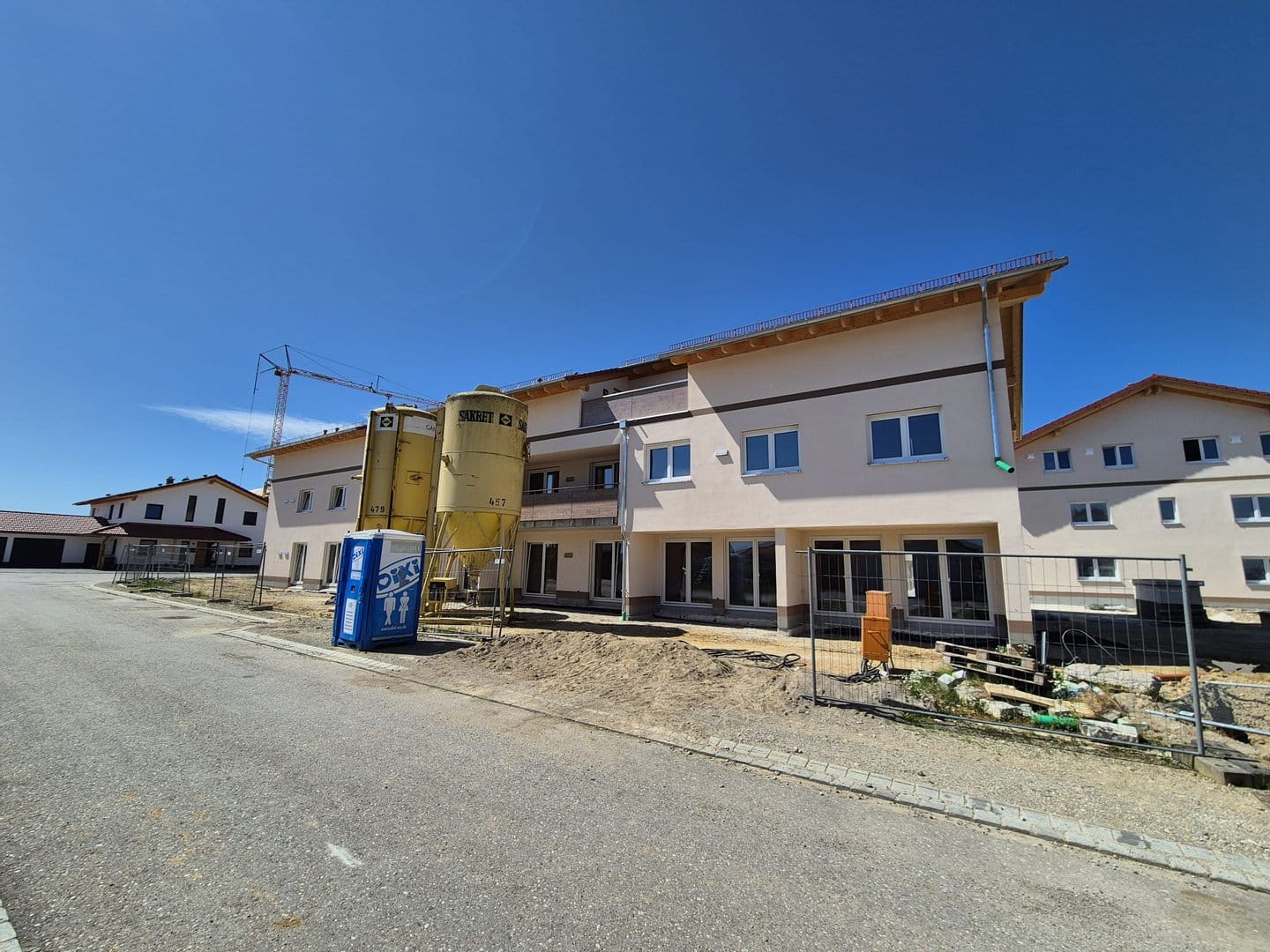 Immobilie in Feichten an der Alz - PROVISIONSFREI - Neubauwohnungen im Vierseithof Mankham: Whg. 1 - 4-Zi-Maisonette-Wohnung vor Alpen und Chiemsee - Eine Wohnung wie ein Haus - Bild 2