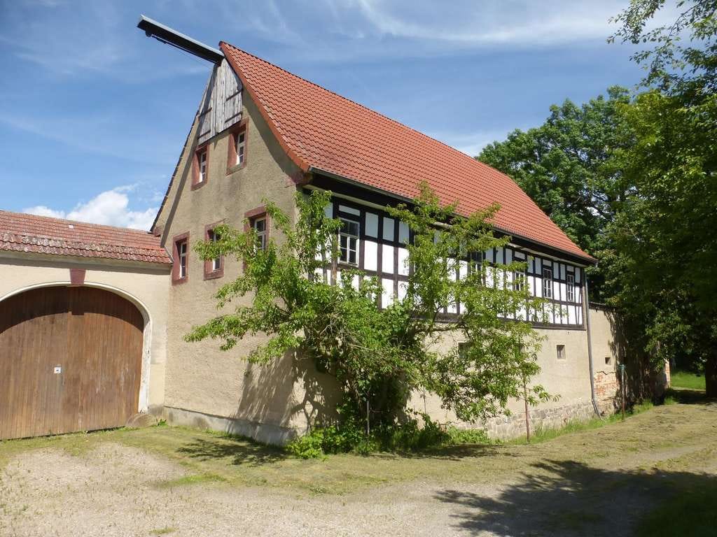 Immobilie in Nobitz - Denkmalgeschütztes historisches Bauerngehöft mit Scheune, Stallgebäude und ca. 1 ha Land in Nobitz - Bild 1
