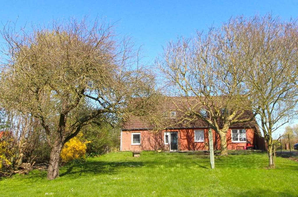 Immobilie in Neuharlingersiel - Ein besonderes Einfamilienhaus mit einem großen Grundstück in der Nähe von Neuharlingersiel! - Bild 2