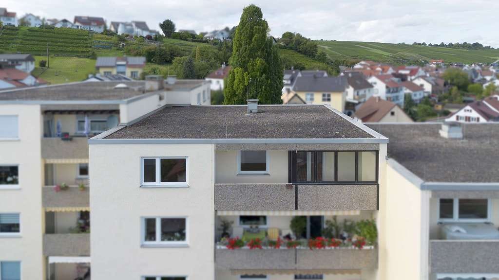 Immobilie in Walheim - WOHNEN MIT BLICK INS NECKARTAL – 4,5-Zimmerwohnung mit Garage – bezugsfrei - Bild 1
