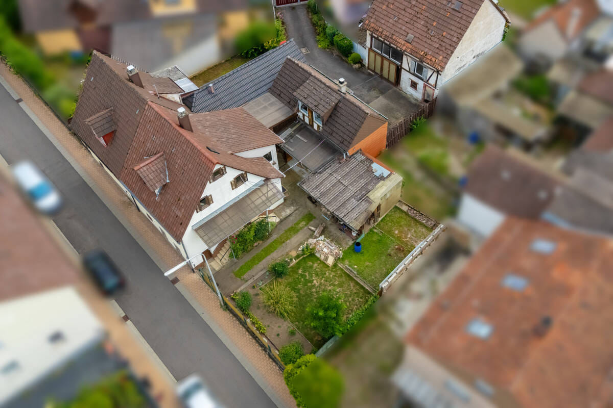 Immobilie in Niefern-Öschelbronn - Entkernte DHH für kreative Handwerker - Bild 1