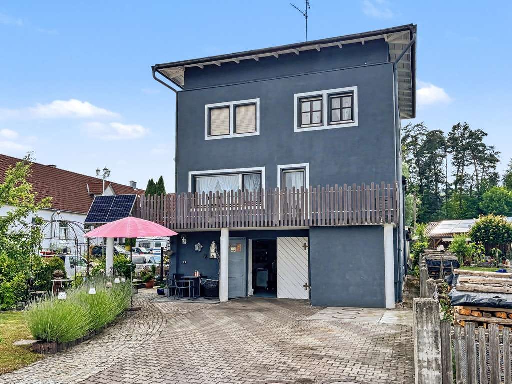Immobilie in Breitenbrunn - Besonderes Einfamilienhaus in Breitenbrunn-Loppenhausen - Bild 0