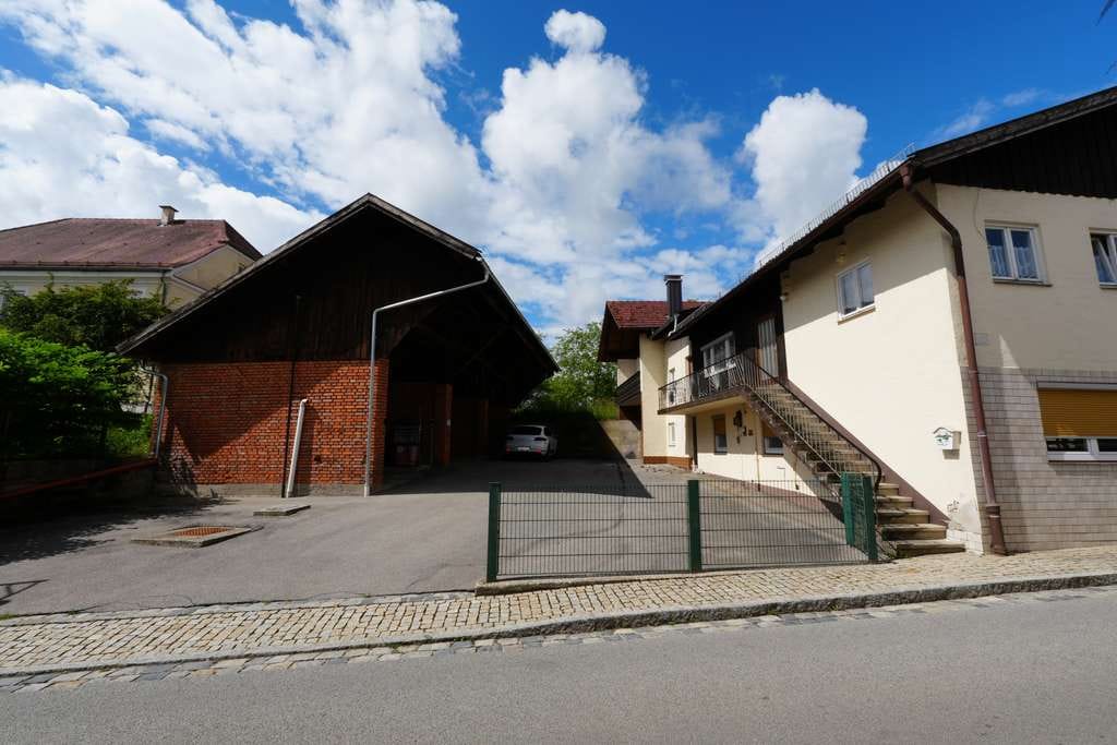 Immobilie in Tann - Wohnhaus mit Anbau – drei Wohnungen - Bild 1