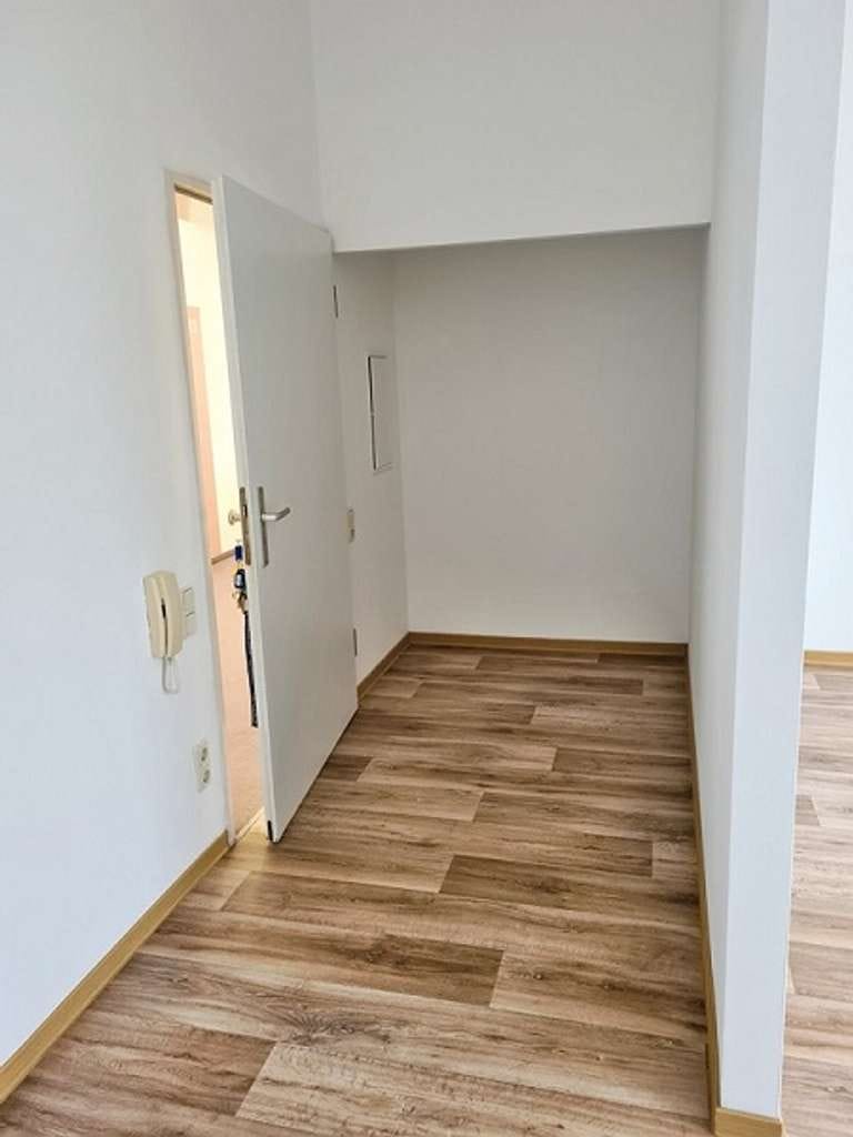 Immobilie in Neumark - Vermietete 1-Raum-Wohnung mit Lift günstig zu verkaufen - Bild 1