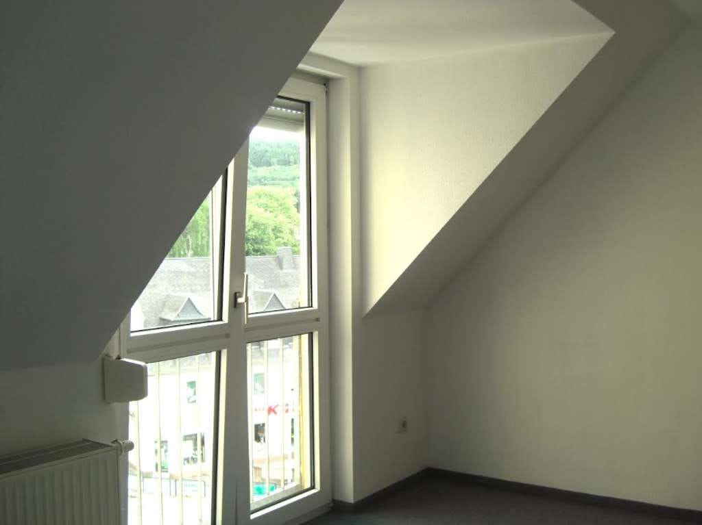 Immobilie in Thalheim/Erzgebirge - Vermietete 4-Zimmer-Eigentumswohnung mit TG-Stellplatz - Bild 1
