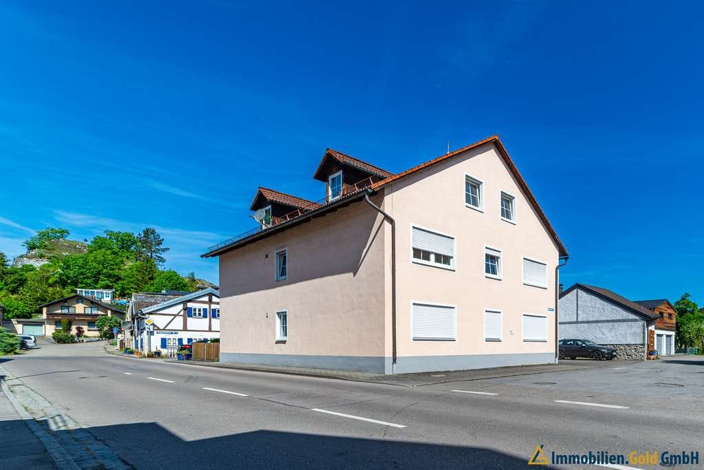 Immobilie in Dollnstein - Lichtdurchflutete 3 Zimmer-Dachgeschosswohnung mit Stellplatz - ruhiges Wohnen im Naturparadies - Bild 2