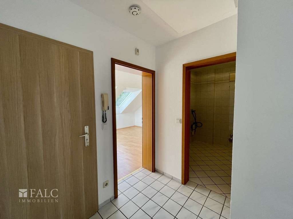 Immobilie in Saarbrücken - Attraktive 2 Zimmer Wohnung mit Balkon und Parkplatz - Bild 1