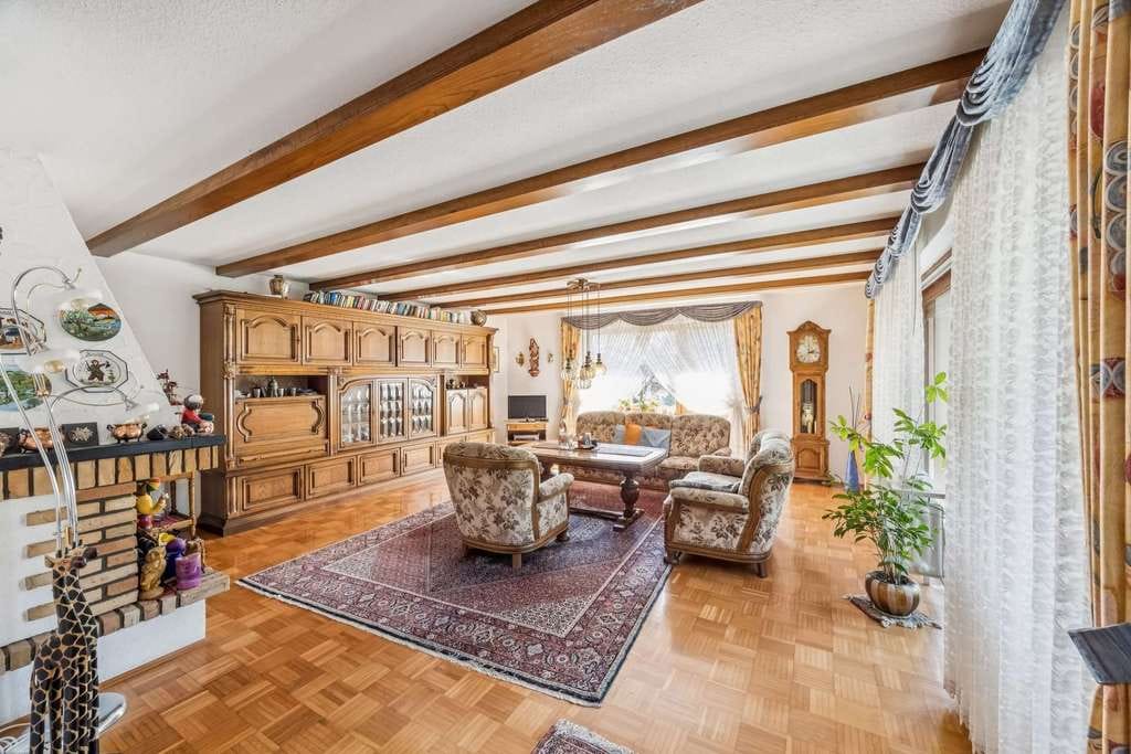 Immobilie in Rietheim-Weilheim - Familienhaus im Grünen – viel Platz, großes Grundstück und Ausbaupotenzial - Bild 3