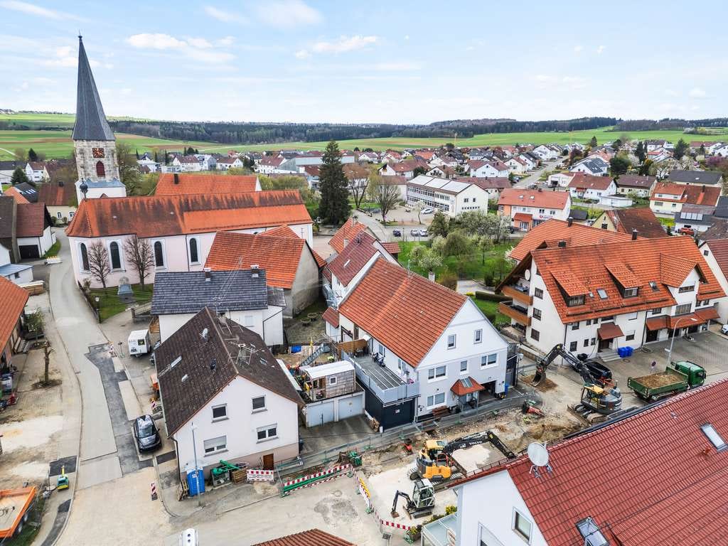 Immobilie in Winterlingen - Freistehendes Haus hochwertig saniert! Mit 9 Zimmern, 2 WE, Dachterrasse, 3 Garagen in Harthausen - Bild 2