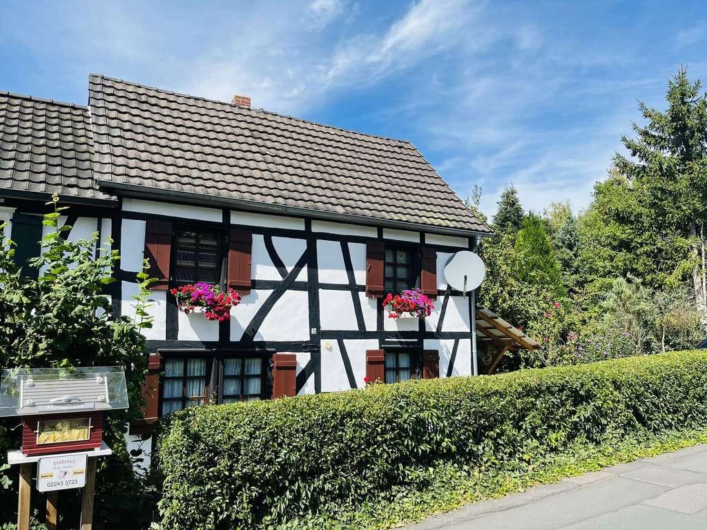 Immobilie in Eitorf - Fachwerkdoppelhaushälfte mit großem Grundstück in Eitorf - Bild 1