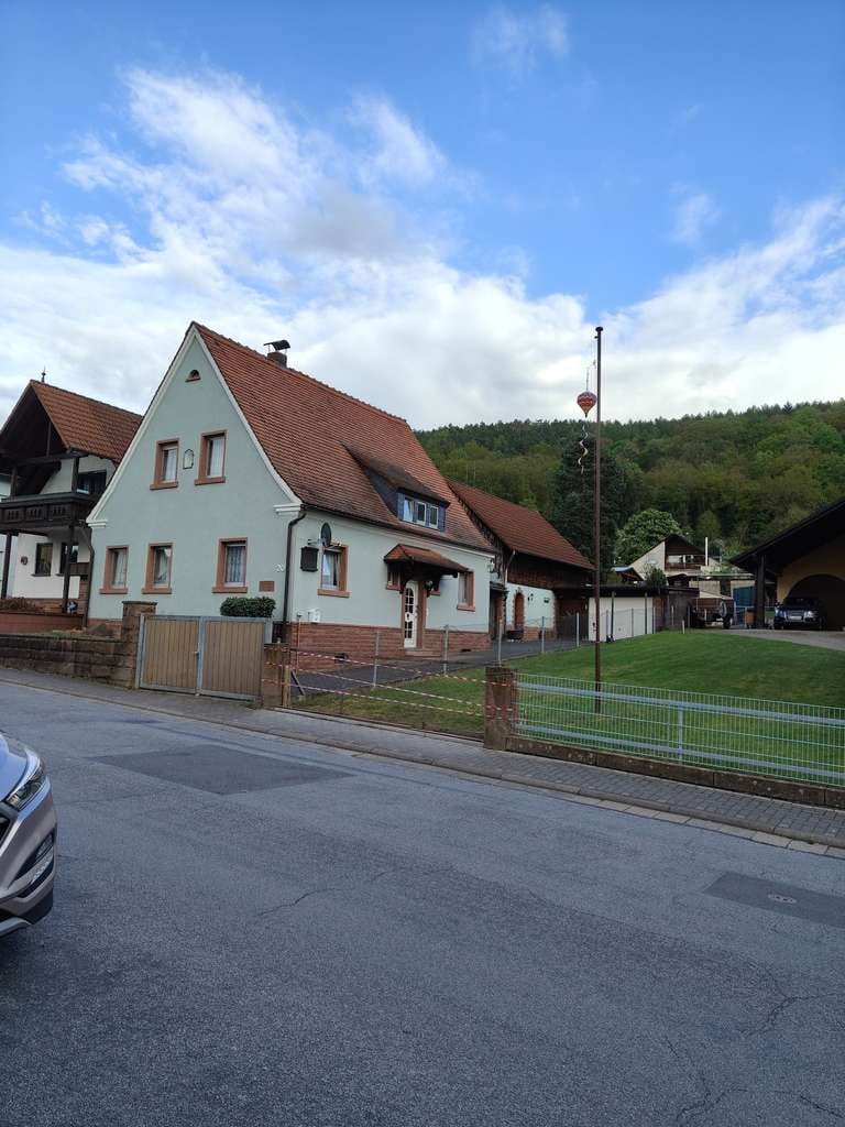 Immobilie in Großheubach - freistehendes EFH mit teilausgebauter Scheune,
großem ebenerdigem Lagerraum,
Garage,  und Carport - Bild 0