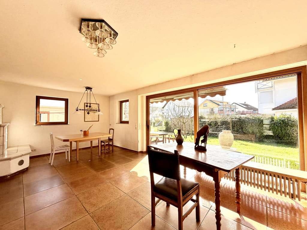 Immobilie in Sasbach am Kaiserstuhl - Charmantes Einfamilienhaus mit 5,5 Zimmern und großzügigem Grundstück - Bild 2