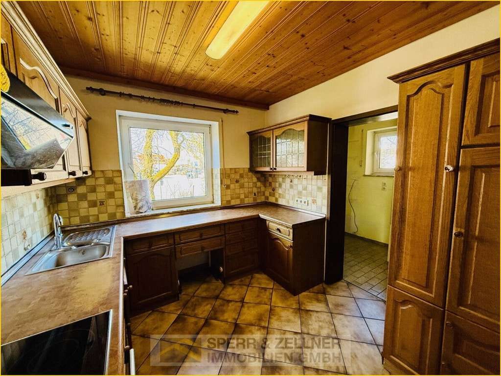 Immobilie in Dorfen - Dorfen - gepflegtes Einfamilienhaus mit Einliegerwohnung, Wintergarten, DG-Ausbaureserve und großem Garten - Bild 4
