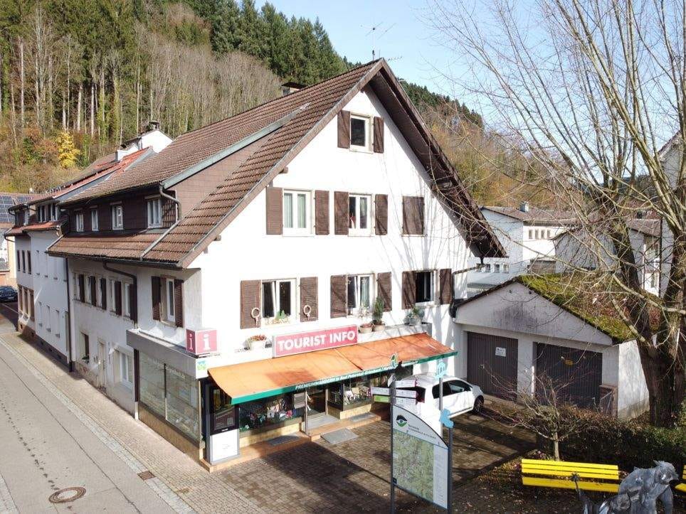 Immobilie in Bad Peterstal-Griesbach - ***Wohn- und Geschäftshaus in Peterstal mit Potenzial - zentral gelegen*** - Bild 1