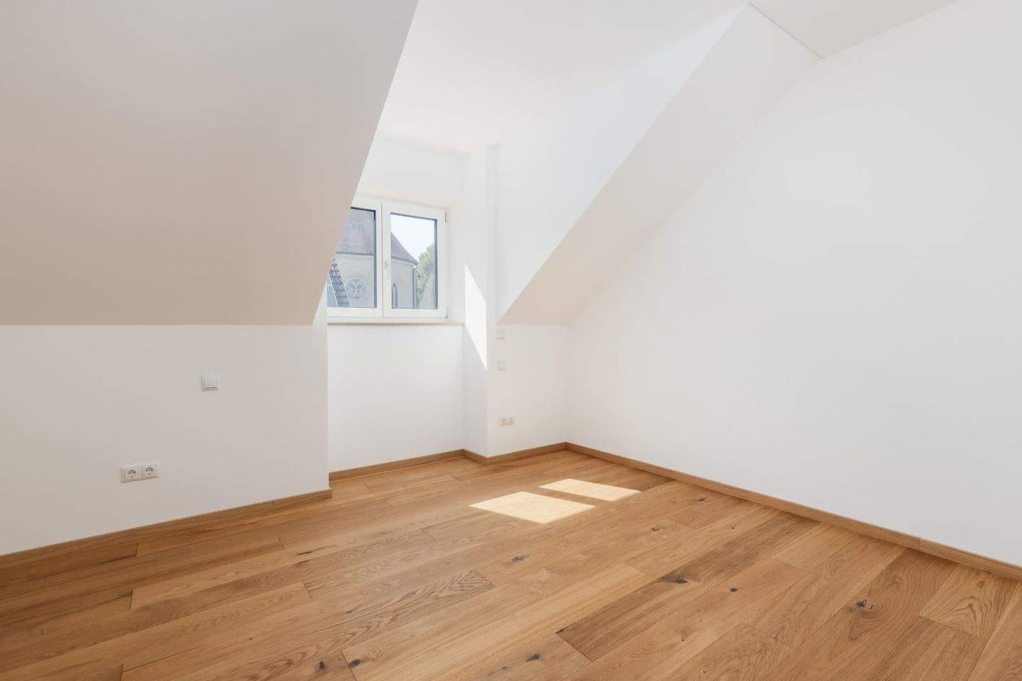 Immobilie in Plößberg - Neubau: Traumhafte 3-Zimmer-Dachgeschosswohnung mit Balkon - Bild 1