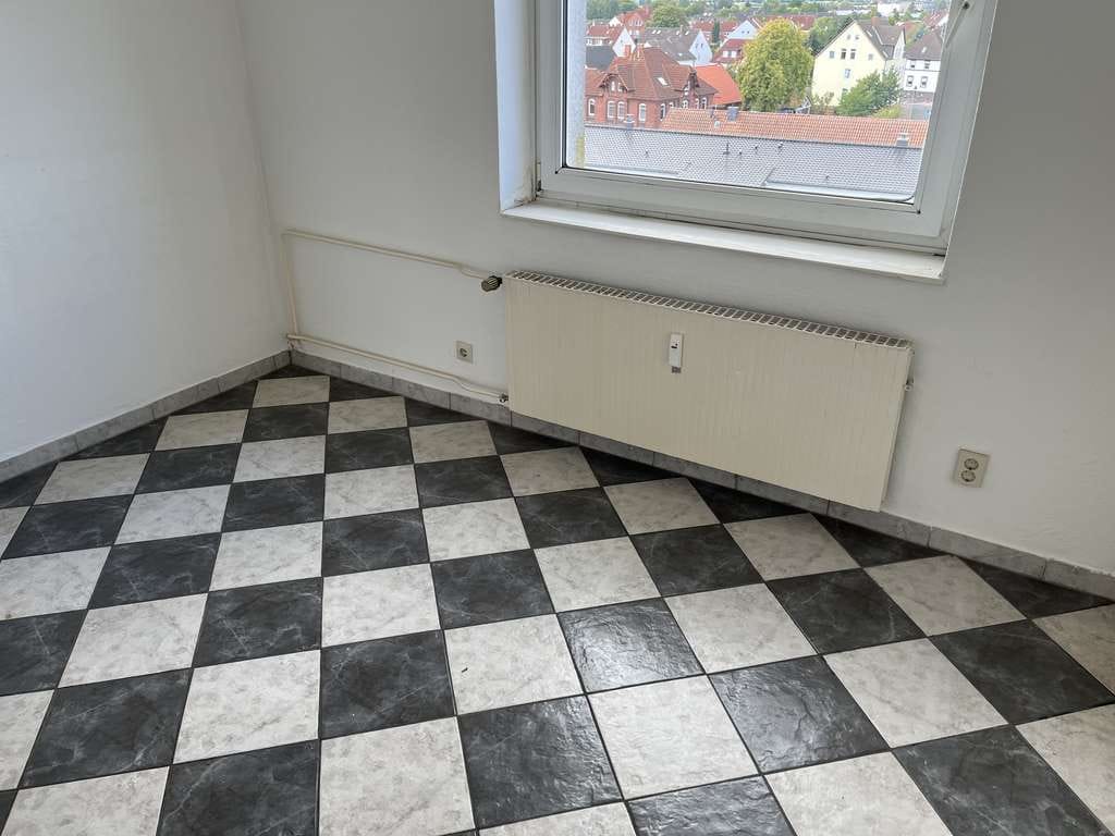 Immobilie in Ronnenberg - + Nähe Stadtbahn / S-Bahn - 3 Zi. ETW m. Loggia u. Lift + - Bild 2