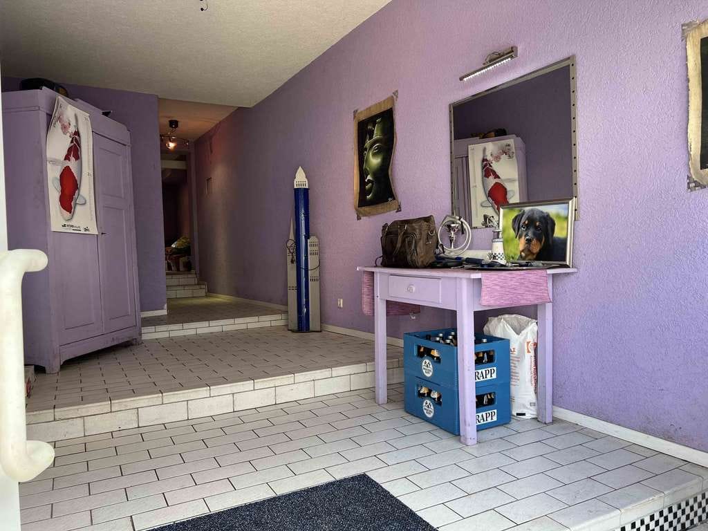 Immobilie in Aichwald - Individuelles Wohngebäude, zuletzt als Zweifamilienhaus genutzt. Ruhige Lage. Großer Garten mit Teic - Bild 2