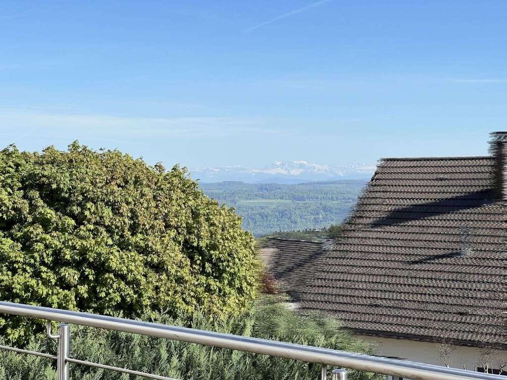 Immobilie in Görwihl - Klasse freistehendes Einfamilienhaus mit Terrasse, Balkon und Einliegerwohnung - Bild 2