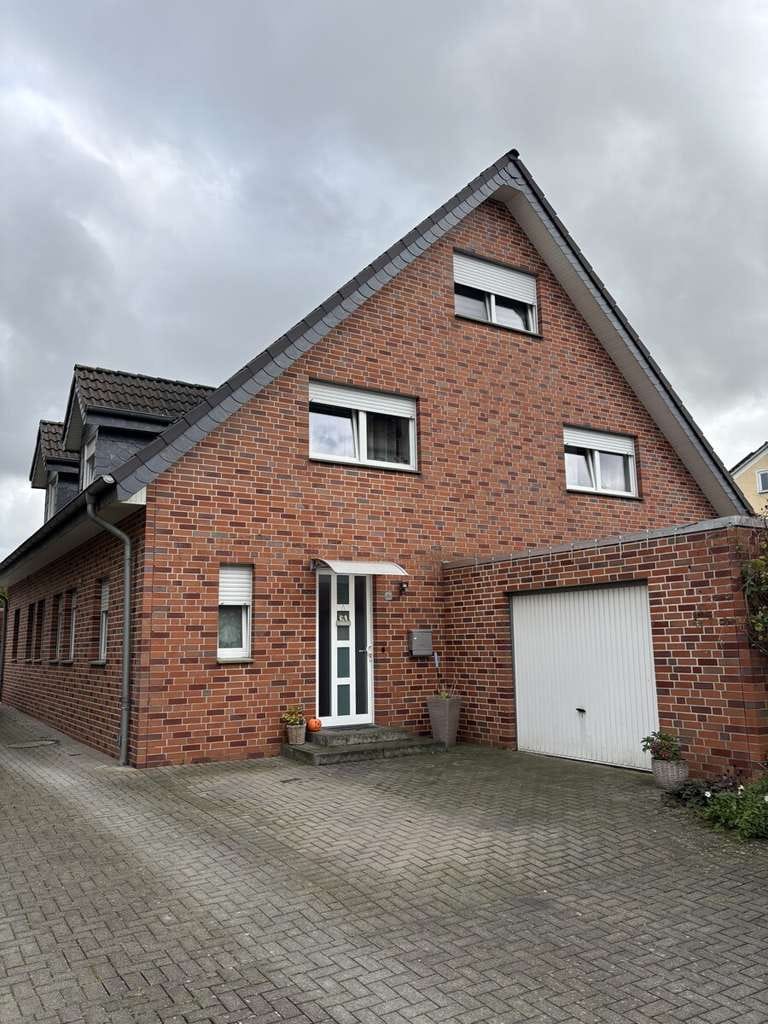 Immobilie in Anröchte - Gepflegte Doppelhaushälfte mit Garage in zentraler Lage von Anröchte - Bild 0