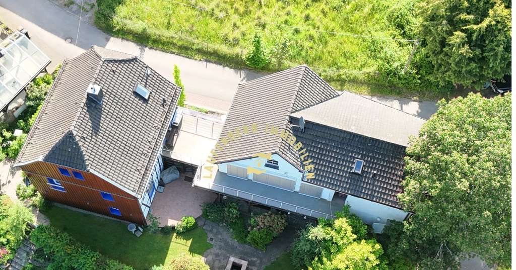 Immobilie in Eitorf - Viel Platz für Familie & Beruf: Zwei Häuser mit Charme und tollem Weitblick in Eitorf - Bild 0