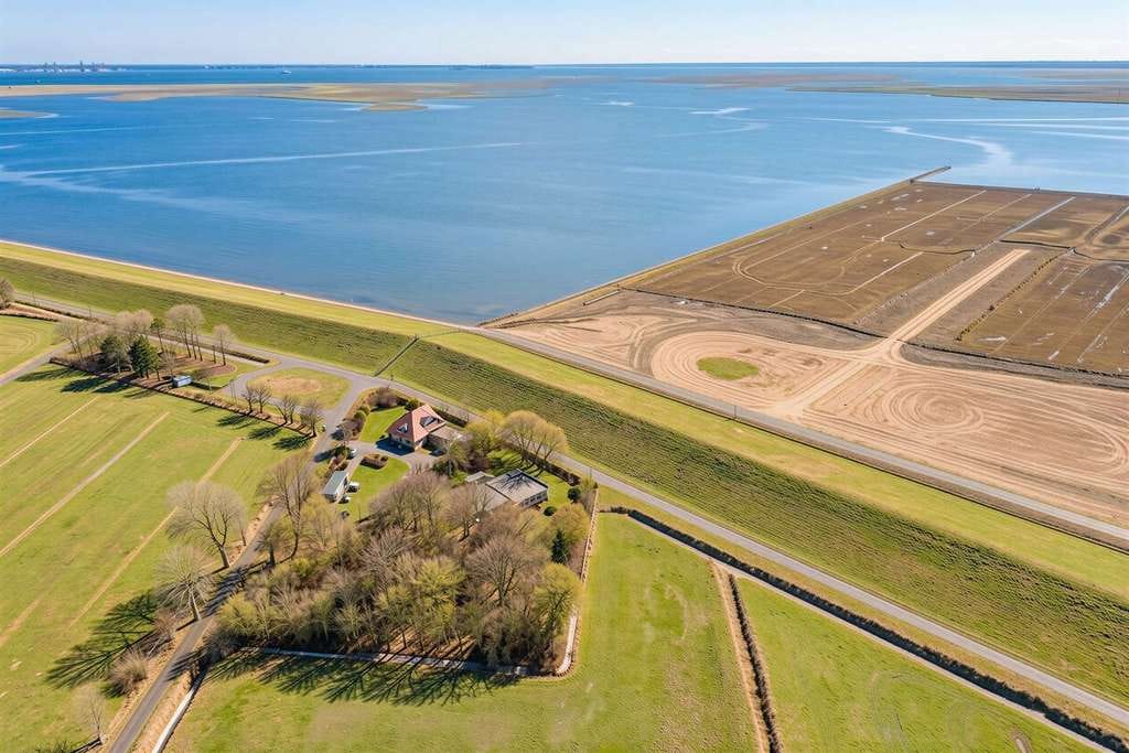 Immobilie in Butjadingen - Wo die Nordsee zum Alltag wird – Bungalow in traumhafter Deichlage - Bild 1