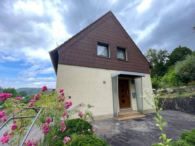 Immobilie in Buborn - Freistehendes Einfamilienhaus mit Charme Potenzial Wintergarten und großem Garten - Bild 2