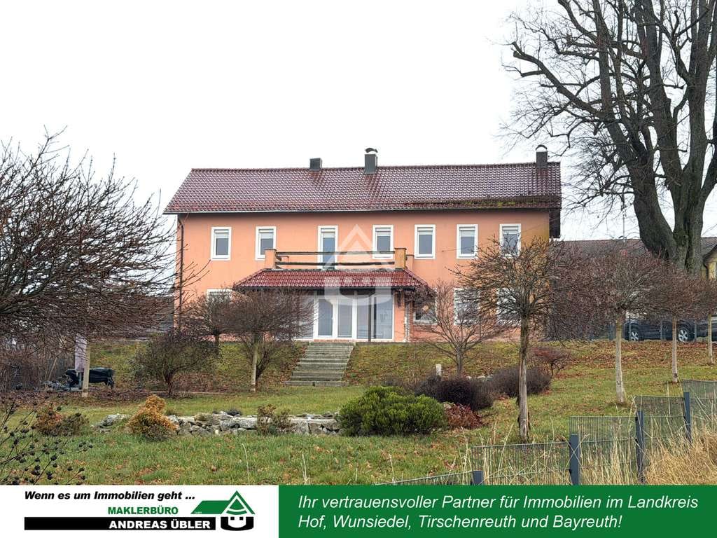 Immobilie in Waldershof - Ehemaliges Schul- und Pfarrhaus in Traumlage! - Bild 0