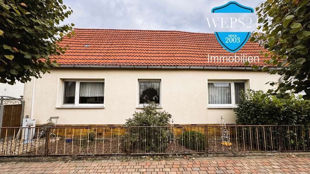 Immobilie in Tangerhütte - Doppelhaushälfte mit Auffahrt, Garage, Garten und Nebengelass - Bild 0