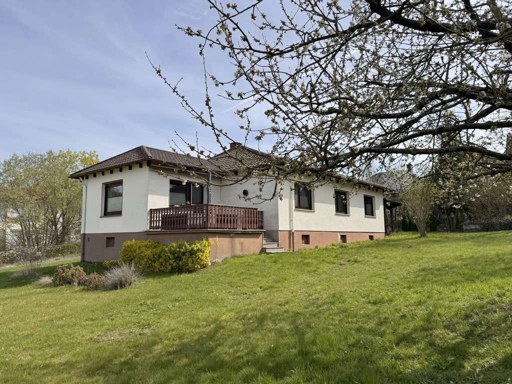 Immobilie in Rotenburg an der Fulda - Bungalow mit viel Platz - 5,5 Zimmer - und schönem Garten in guter, stadtnaher Wohnlage in Rotenburg - Bild 4