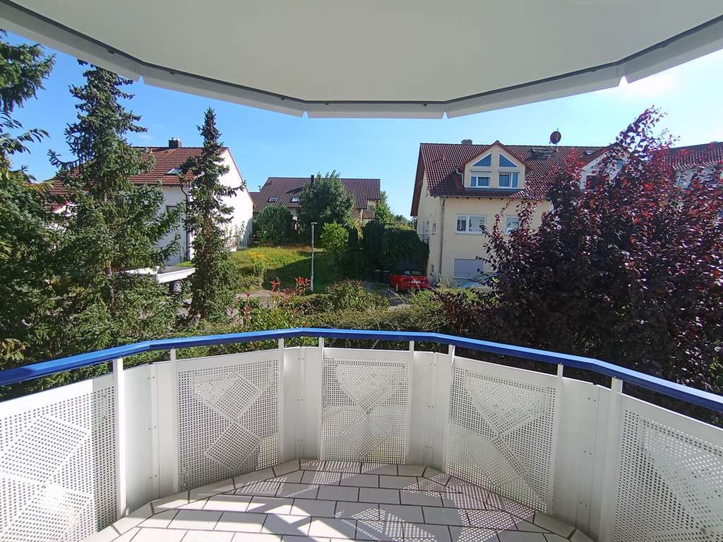 Immobilie in Grafenau - Helle und moderne 5,5 Zimmer Wohnung mit 2 Balkonen und Kaminofen für Ihren Wohntraum! - Bild 4
