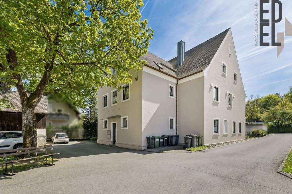 Immobilie in Sulzbach-Rosenberg - 3-Zimmer-Dachgeschosswohnung mit Garage & Gartenanteil in zentraler Lage von Sulzbach-Rosenberg - Bild 0