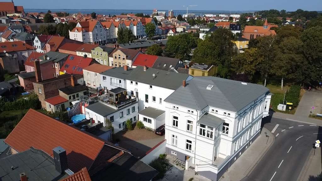 Immobilie in Barth - Wunderschöne Wohnung 1. OG mit separatem Eingang, zentral gelegen - als FeWo geeignet! - Bild 3