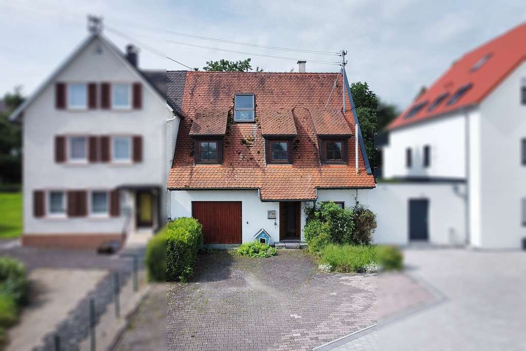 Immobilie in Oberdischingen - Charmantes Doppelhaus mit schönem Garten 
Ihr Platz zum Leben! - Bild 0