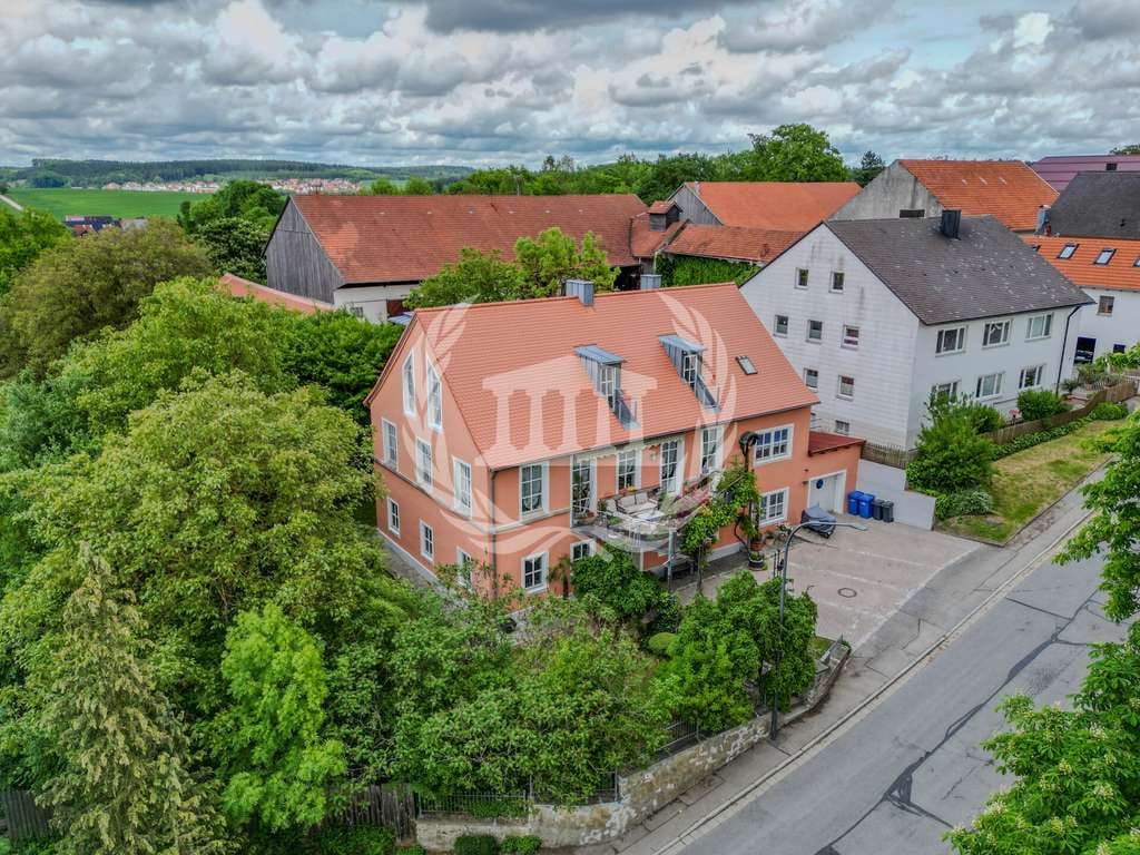 Immobilie in Bad Abbach - Historisches ehemaliges Schulgebäude mit Einliegerwohnung und Wellnessbereich in Bad Abbach-Peising! - Bild 4