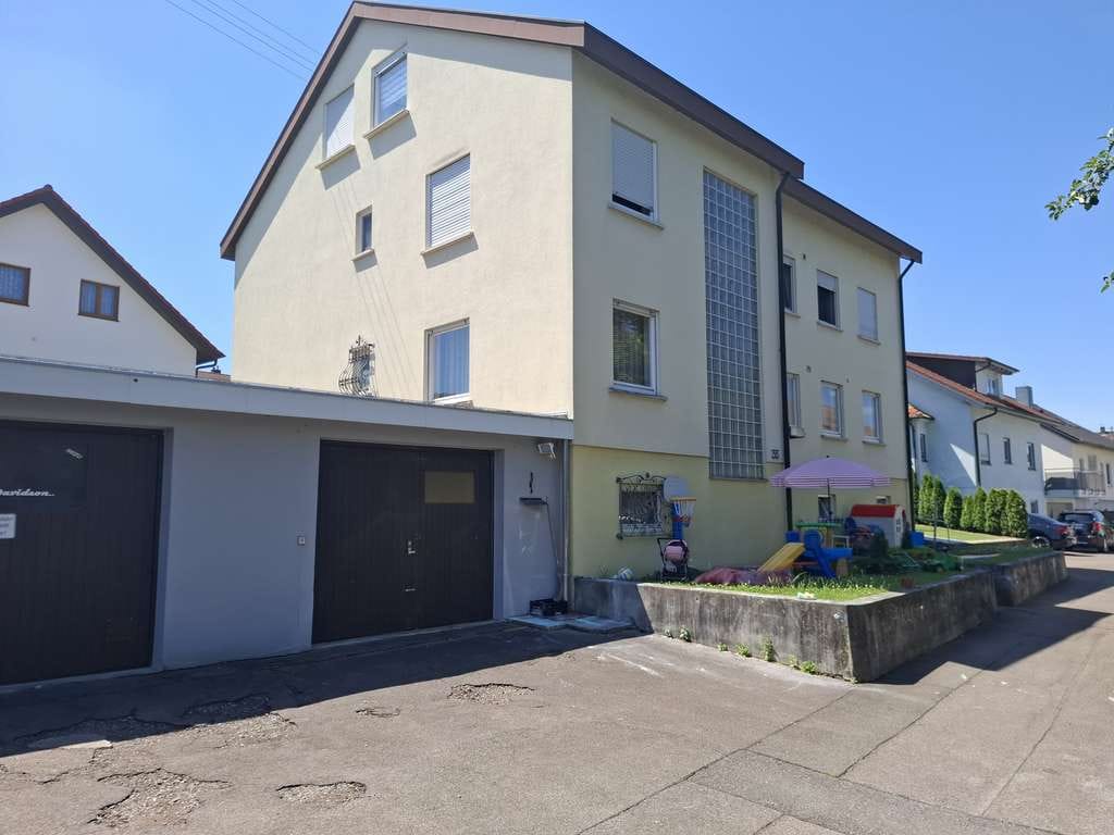Immobilie in Erbach - Dreifamilienhaus mit freier Erdgeschosswohnung , großem Garten – und  zwei vermieteten Wohnungen - Bild 0